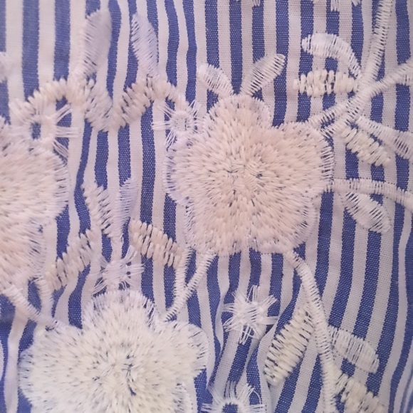 ❌SOLD❌HOST PICK 🎉🎊Embroidered Sleeve Shoulder Dress - Picture 3 of 8